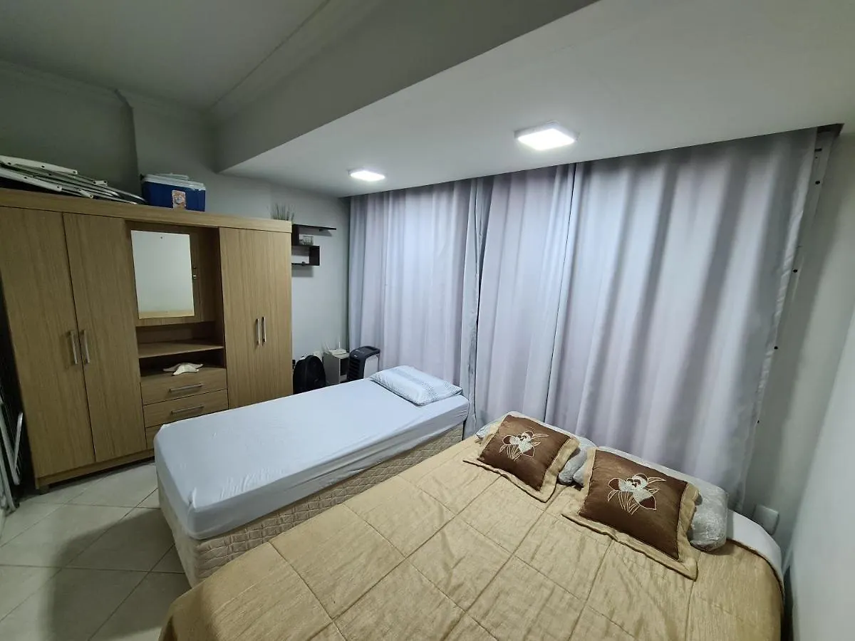 Apartamento na Av Atlantica com Ar Condicionado Balneário Camboriú Brasil