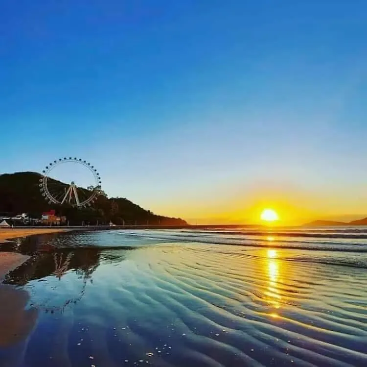 Apartamento na Av Atlantica com Ar Condicionado Balneário Camboriú