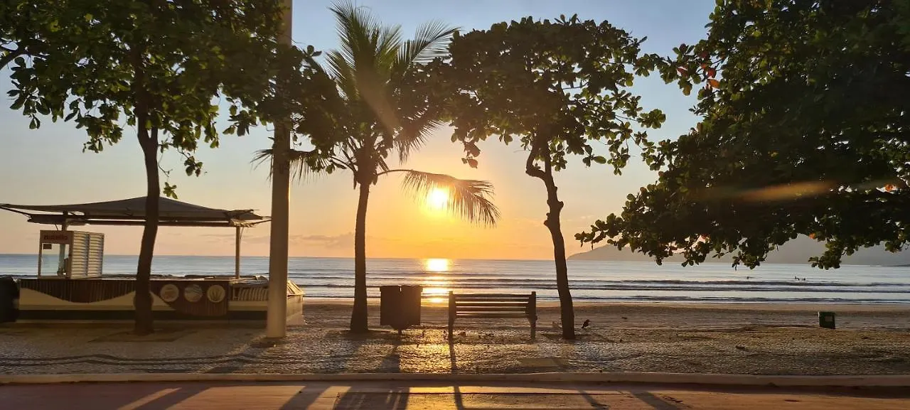Apartamento na Av Atlantica com Ar Condicionado Balneário Camboriú